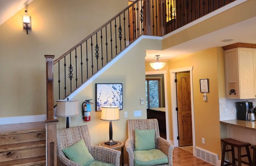 Central Okanagan Cottage | Exclusive lakefront 2-bedroom + loft cottage with high-end finishes, 3 queen beds, and a sofa bed. Dog-friendly