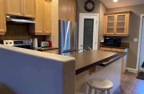 Bonnyville House | Executive furnished split level house