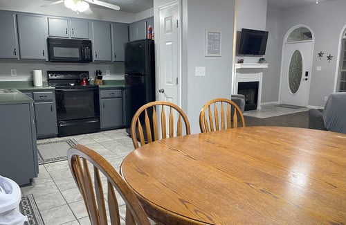 Highview House | Executive Housing for business/work or Interim Family Stay