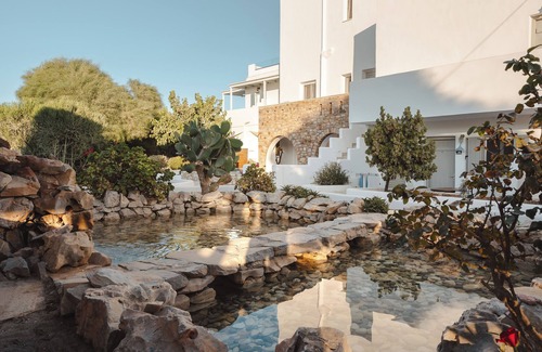 Plaka Apartment | Executive Jacuzzi Suite Garden View