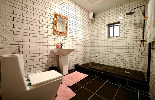 Ofin House | Executive Luxury Room - Sleeps 2 - Pool - Gym