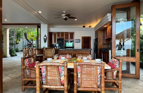 Kailua-Kona House | Exotic Kona Bay Hawaii Beachfront Tropical Paradise Stunning Home.