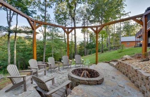Ellijay House | Expansive Mtn-View Ellijay Cabin Private Hot Tub