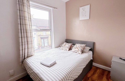 Everton Other | Experience the Best of Liverpool in Style with our Spacious 6 Bed in L5