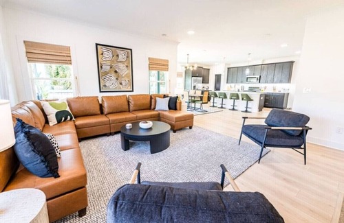Apex House | Experience `The Grande 532` in Downtown Apex!