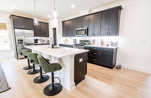 Apex House | Experience `The Grande 532` in Downtown Apex!
