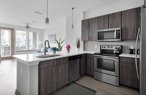 Deerwood Apartment | Experience tranquility and convenience at our delightful suburban retreat in Jacksonville