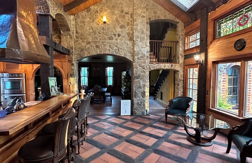 Westford House | Experience Tranquility and Charm at the Perfect Getaway above Gatehouse Winery!