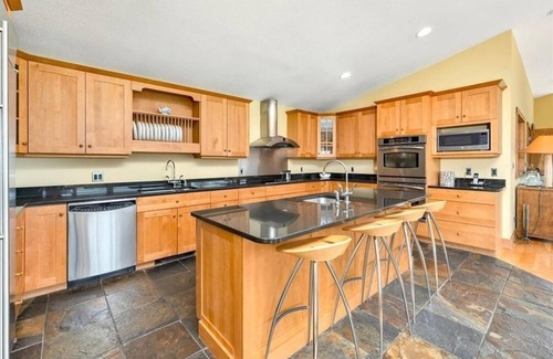 Intervale House | Experience tranquility in the White Mountains, incredible views await.