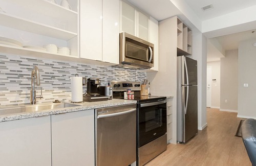 Crossroads Arts District Condo | Experience Unmatched Comfort w/ an Upscale Stay Featuring Beautiful Rooftop 107