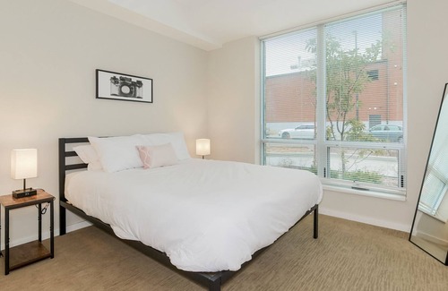 Crossroads Arts District Condo | Experience Unmatched Comfort w/ an Upscale Stay Featuring Beautiful Rooftop 107