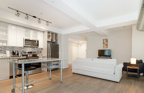 Crossroads Arts District Condo | Experience Unmatched Comfort w/ an Upscale Stay Featuring Beautiful Rooftop 107