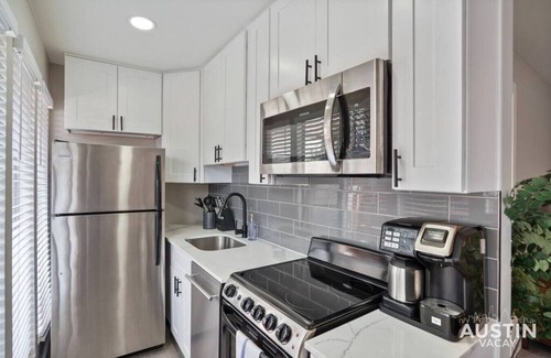 Hyde Park Apartment | Explore Austin Life | Studio Near Guadalupe St