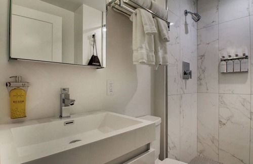 Foggy Bottom Hotel | Explore D.C. from a Chic Micro-Hotel, Short Walk from Washington Monument