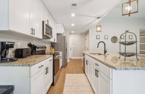 Acme Condo | Explore Traverse City! Pet-Friendly Condo Getaway