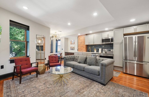 Shaw Apartment | Exquisite 8BR/7BA DC Mansion – Reunions, Retreats