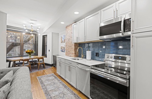 Shaw Apartment | Exquisite 8BR/7BA DC Mansion – Reunions, Retreats