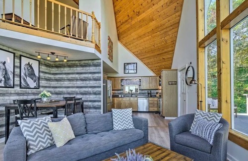 Sevierville Ski Chalet | Exquisite Hilltop Chalet with a Cozy Hot tub and Game Room