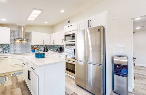 Quinlan House | Exquisite Waterfront - New Construction w/Kitchen