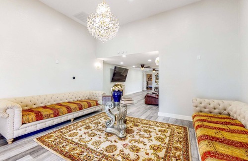 Quinlan House | Exquisite Waterfront - New Construction w/ Kitchen