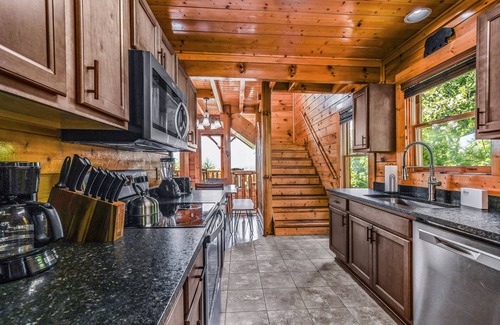 Gatlinburg - Pigeon Forge Cabin | Extravagant View 3 Bedrooms 3 Bathrooms Cabin