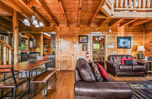 Gatlinburg - Pigeon Forge Cabin | Extravagant View 3 Bedrooms 3 Bathrooms Cabin