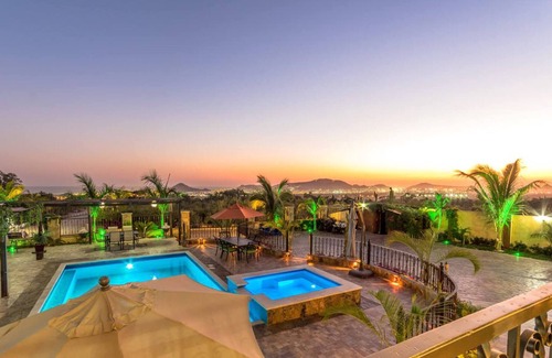 Cabo San Lucas Villa | Extravagent 4 BR Luxury Villa Finca Tezal w/Private Pool, Jacuzzi + Much More!