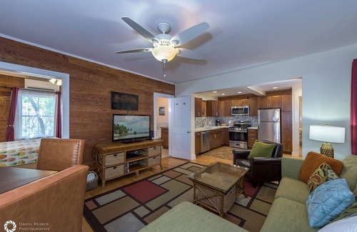 Downtown Cottage | Eyebrow Suite - 2bd/1.5ba Suite off Duval