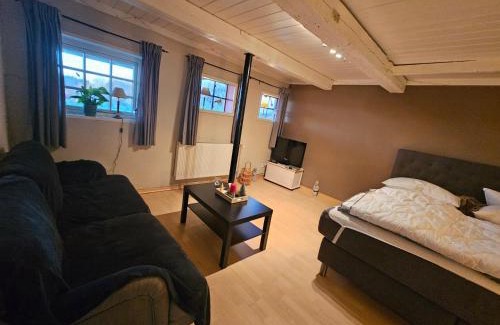 Borgsum Apartment | Föhrzeit 2 Klein und fein mit Terrasse, friesisch gemütlich
