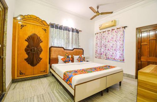 Salt Lake Hotel | FabExpress Astoria House - Near Central Park