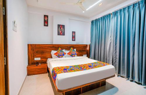 Thergaon Hotel | FabExpress Crystal Inn - Nr Suvarndeep Chowk