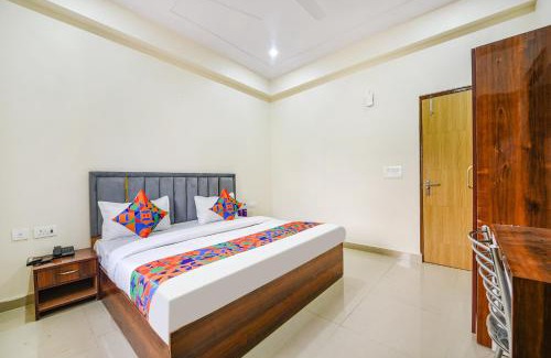 Sector 70 Hotel | FabExpress Palm Paradise