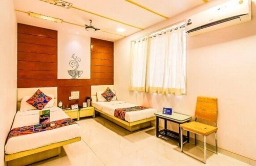 Vile Parle East Hotel | Fabexpress Satellite