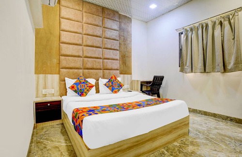 Andheri West Hotel | Fabexpress Sumit Palace