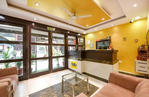 Delhi Hotel | FabExpress Under Bridge - Near Nizamuddin Railway Station
