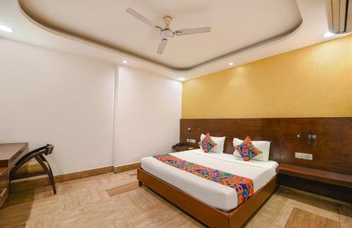 Delhi Hotel | FabExpress Under Bridge - Near Nizamuddin Railway Station
