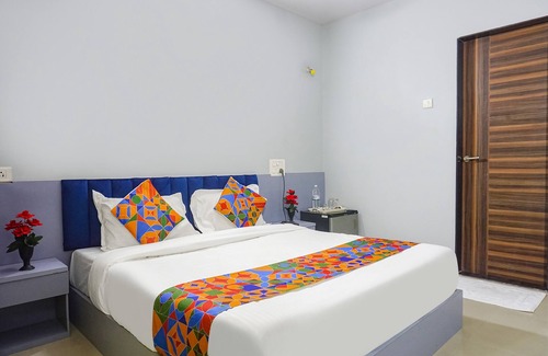 Baner Hotel | FabHotel Baner Executive - Balewadi high street