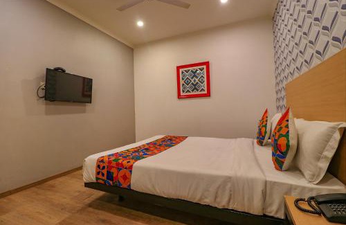 Chhatarpur Hotel | FabHotel Chattarpur Enclave - Opposite Tivoli Garden