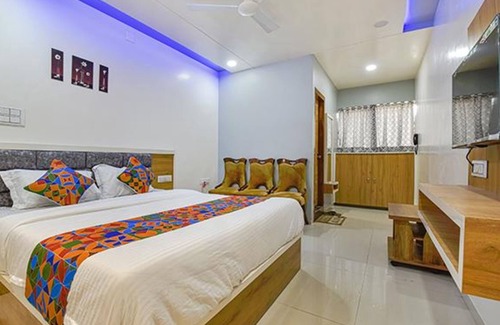 Ahmedabad Hotel | Fabhotel Dev Palace