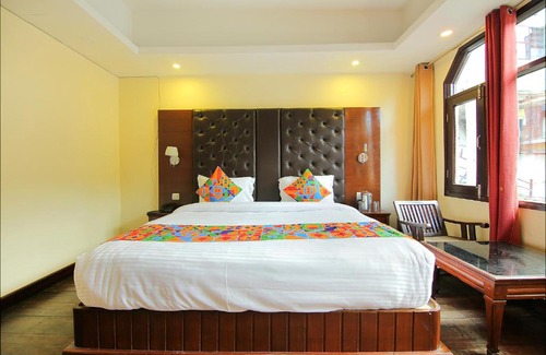 The Mall Road Hotel | FabHotel Dwaper
