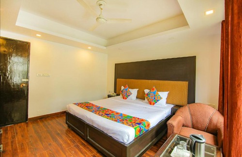 The Mall Road Hotel | FabHotel Dwaper