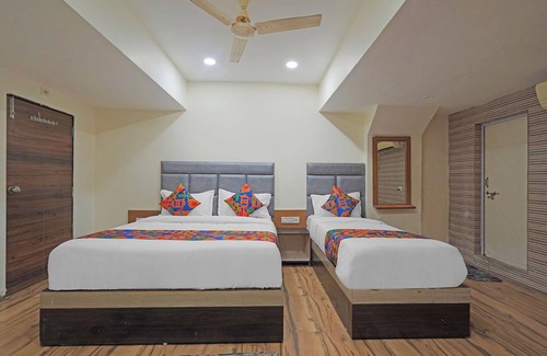 Ahmedabad City Centre Hotel | Fabhotel Rajtilak