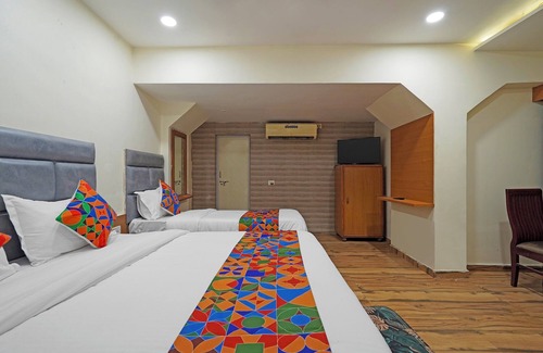 Ahmedabad City Centre Hotel | Fabhotel Rajtilak