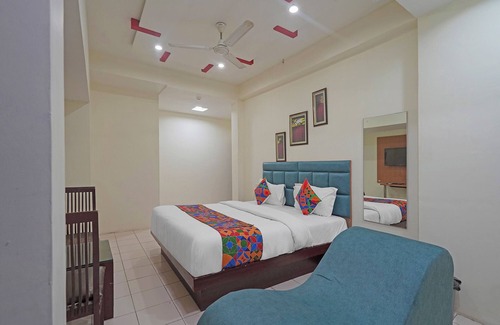 Ahmedabad City Centre Hotel | Fabhotel Rajtilak