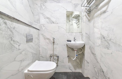 Rau Hotel | Fabhotel Synergy Stays