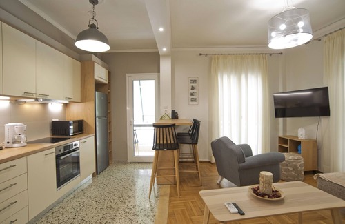 Athens Apartment | Fabi's Place Luxurious 2BR, Fully Renovated Apt
