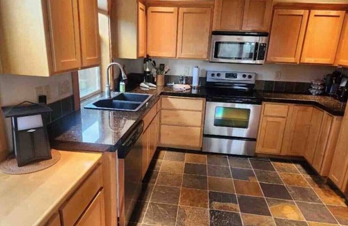Redmond Cottage | Fabulous 2-bedroom cottage with AC in Redmond