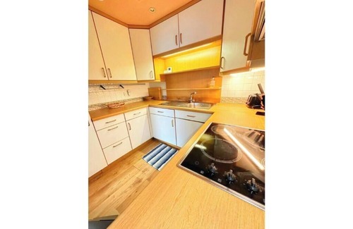 West End Condo | Fabulous City Centre 4-Bed Retreat