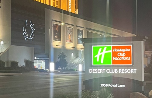 Las Vegas Resort | Fabulous Fancy Favorite just beyond the strip!