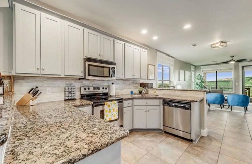 Northshore On Lake Travis Condo | Fabulous lake view lake view in Texas hill country your getaway awaits.